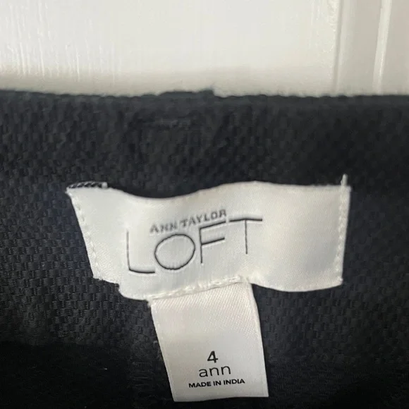 LOFT Ann Black textured Ankle Pants size 4 straight leg - Picture 5 of 8